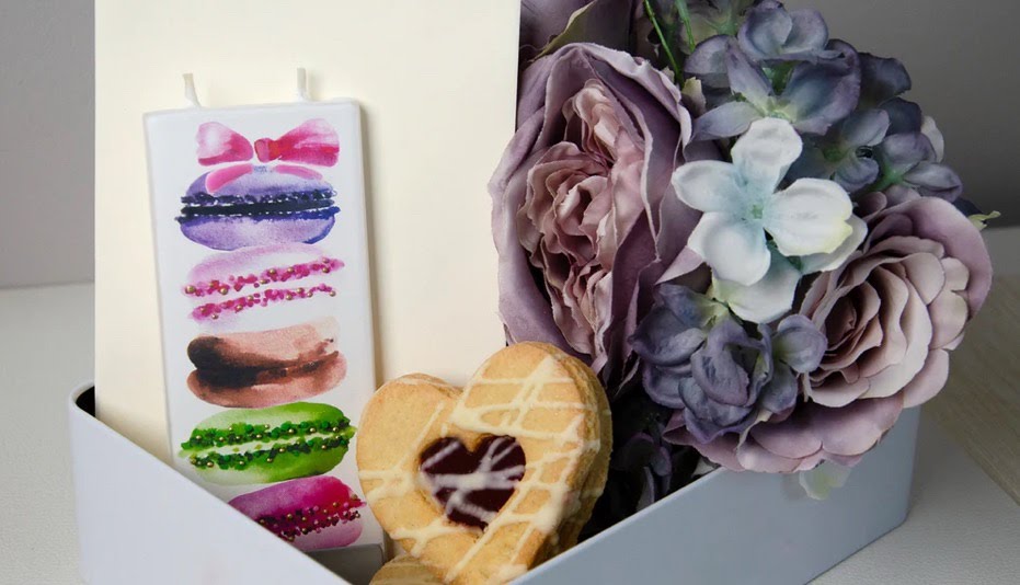 Flatyz Macarons with Bow Candle