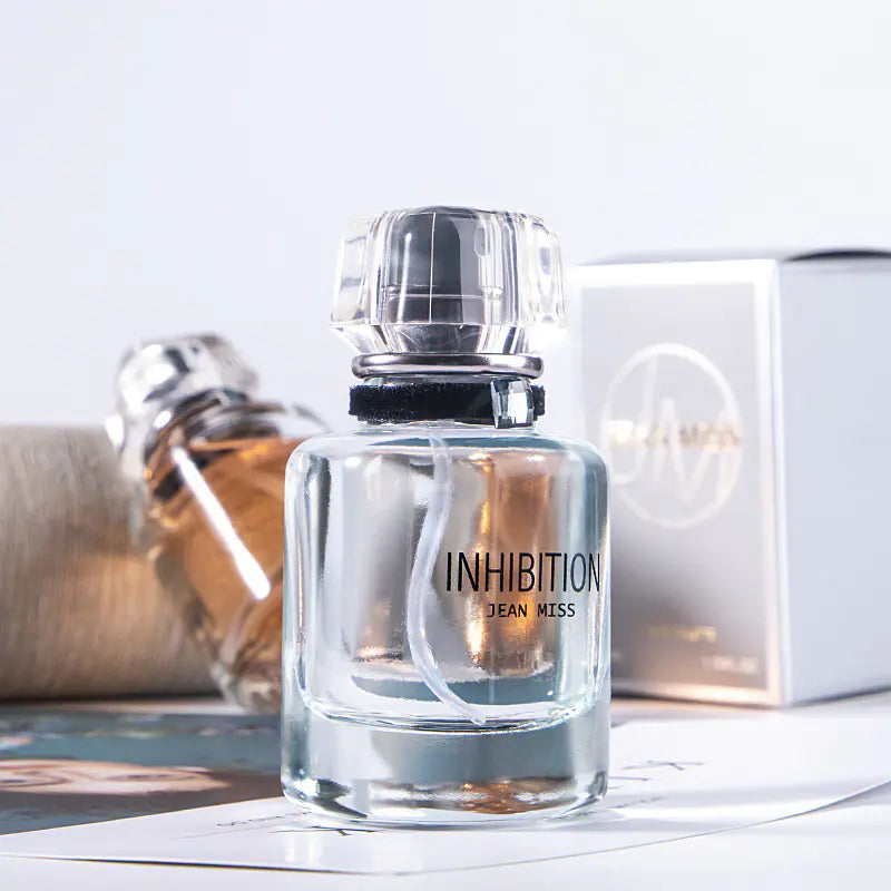 Fresh and Natural Women's Perfume by Xiao Cheng Yi Xiang