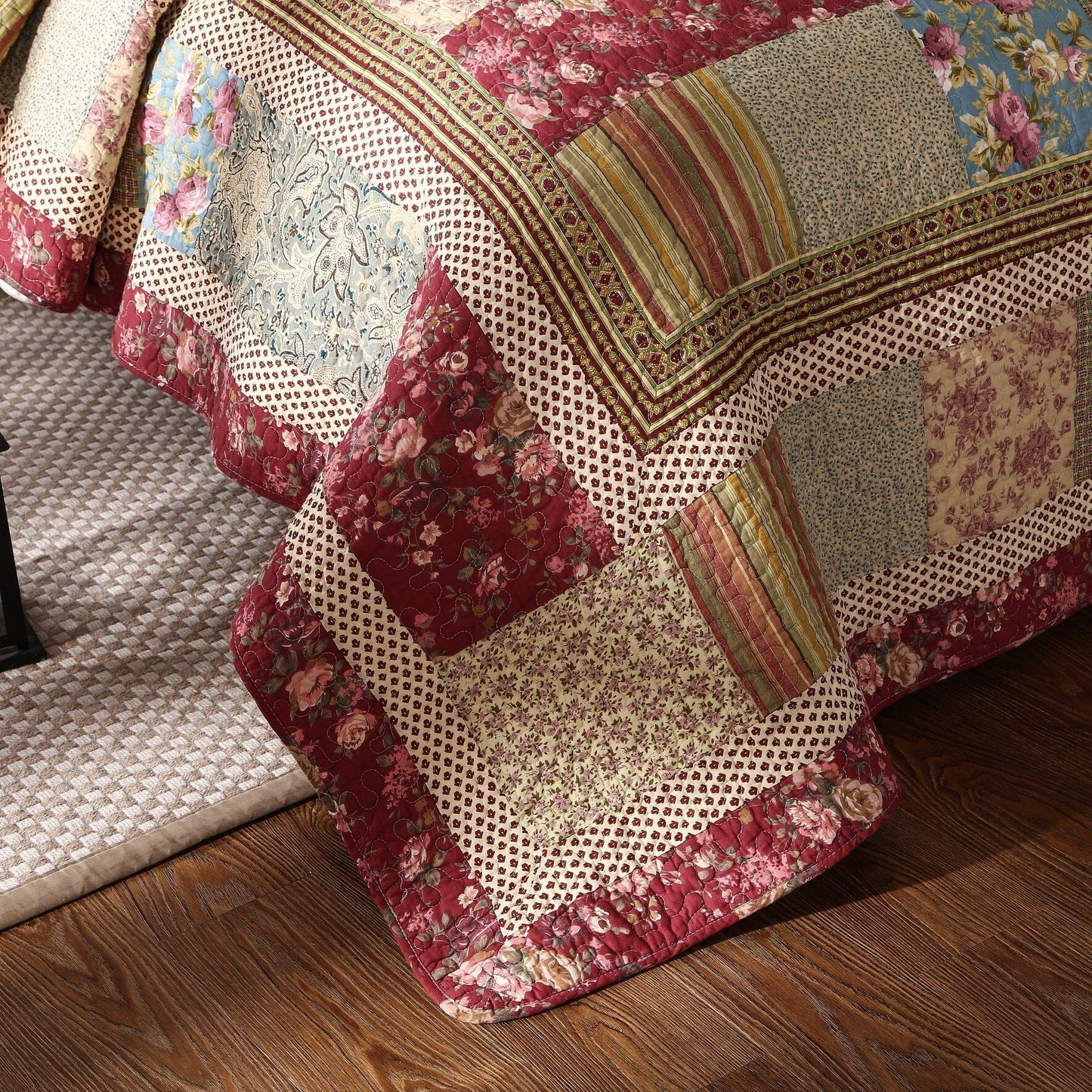 Tache Fairy Tale Tea Party Beige Burgundy Paisley Floral Cotton Patchwork Quilt Set (DXJ103443)