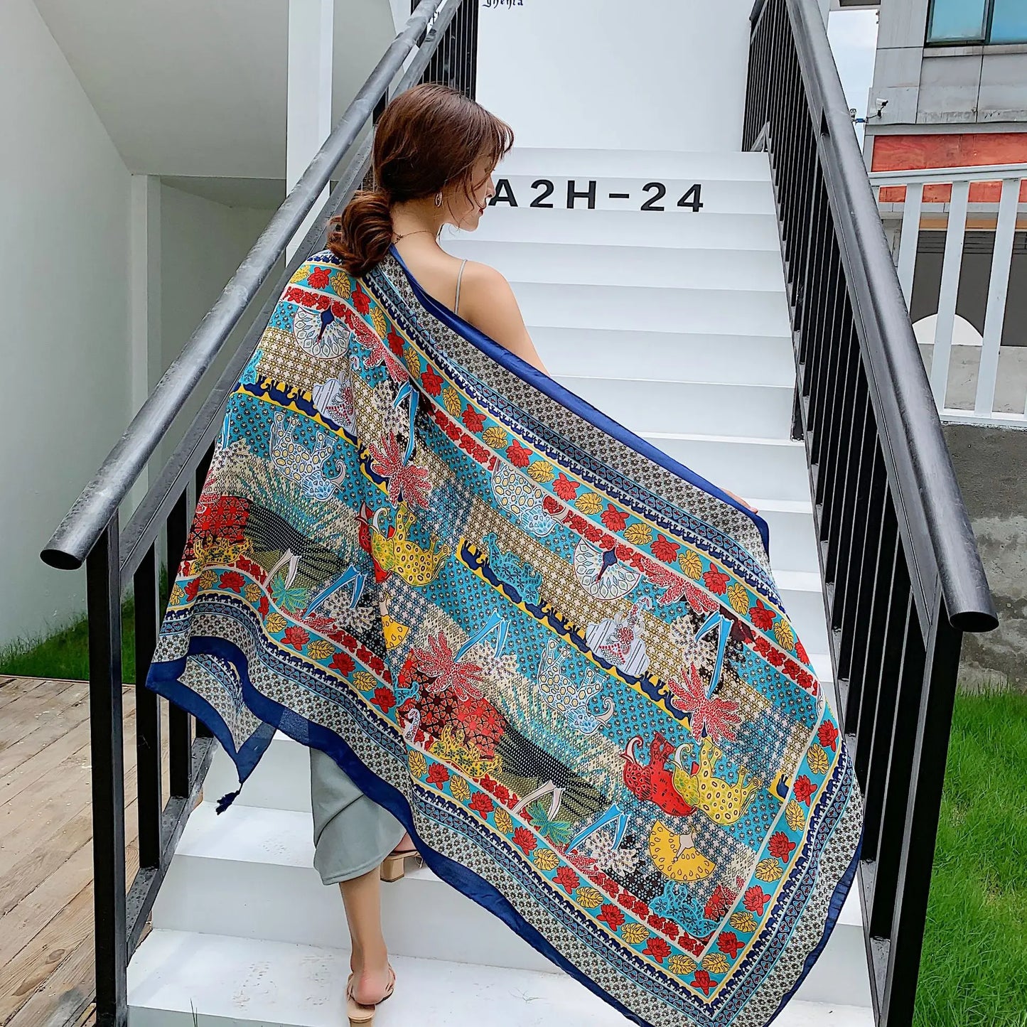 Design Brand Women Scarf Sunscreen Cotton Shawls Dual-Use Summer Autumn Long Scarves Seaside Holiday Beach Towel Beachwear Veils