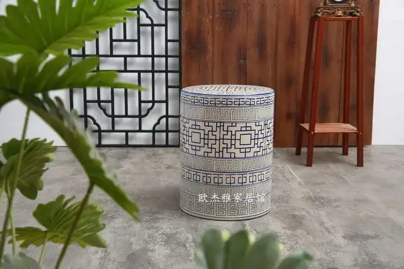 Hand Drawn Blue and White Porcelain Shoe Changing Stool Ceramic Drum Bathroom Neoclassical Imitation Sitting Stool Low Round