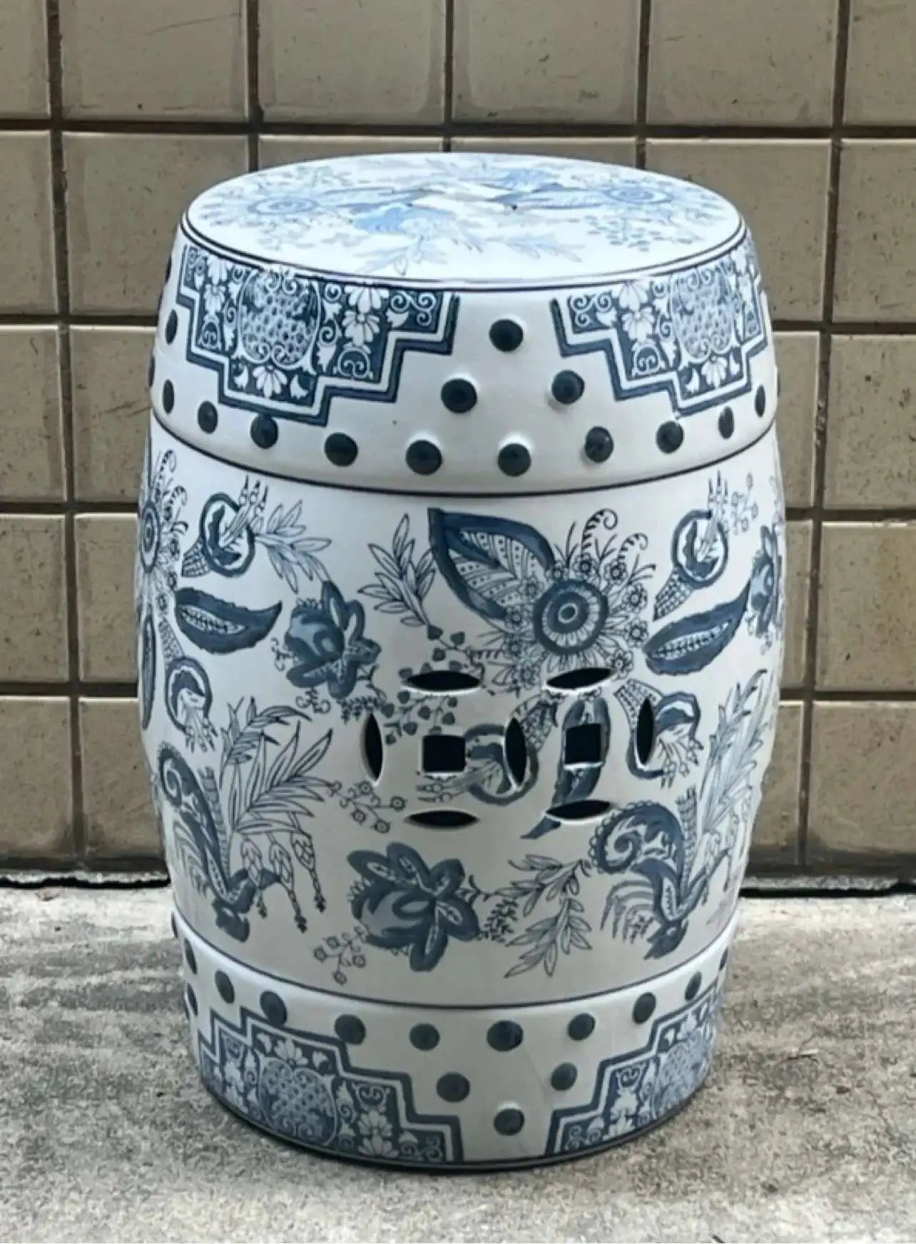 Hand Drawn Blue and White Porcelain Shoe Changing Stool Ceramic Drum Bathroom Neoclassical Imitation Sitting Stool Low Round