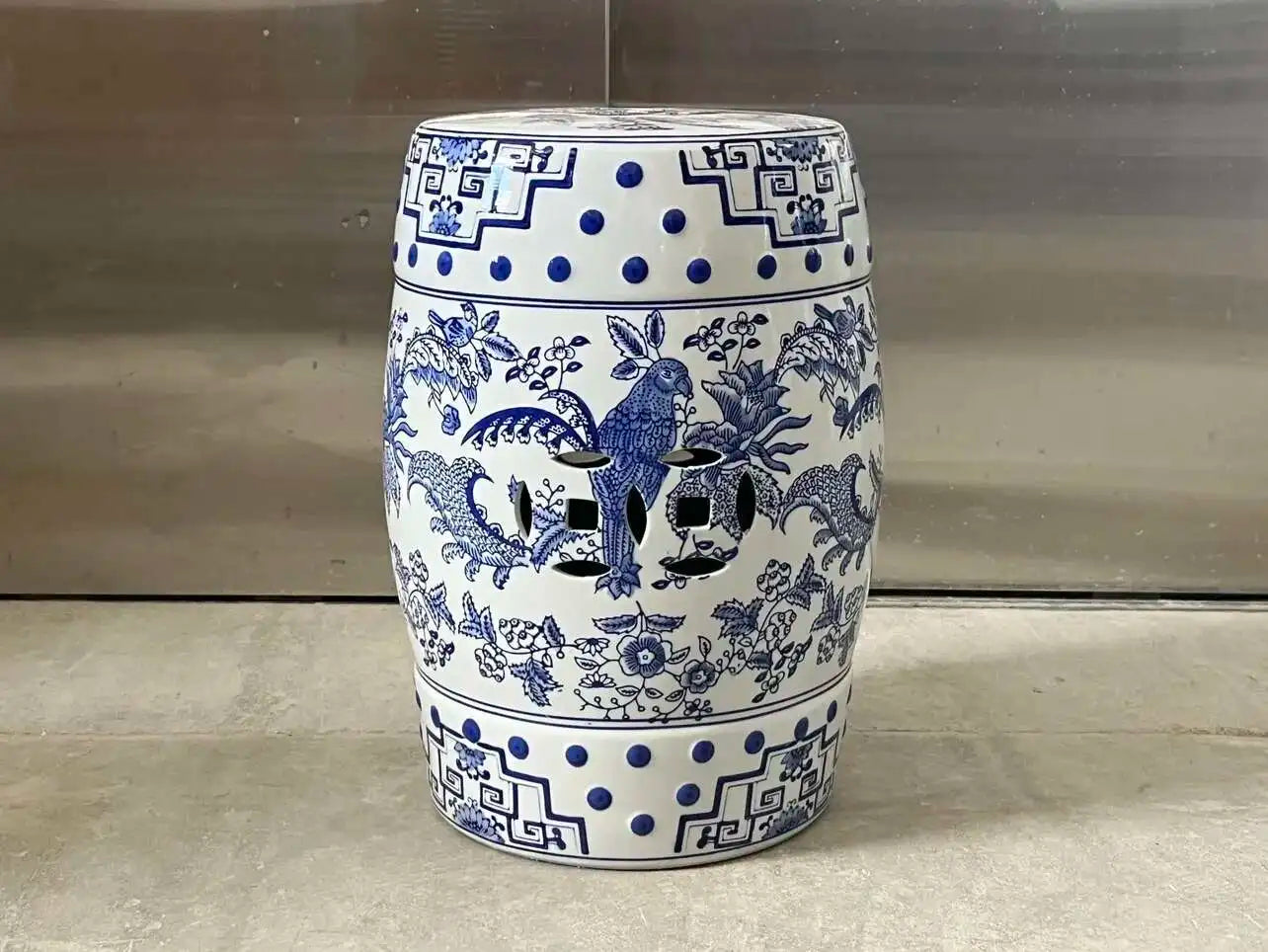 Hand Drawn Blue and White Porcelain Shoe Changing Stool Ceramic Drum Bathroom Neoclassical Imitation Sitting Stool Low Round