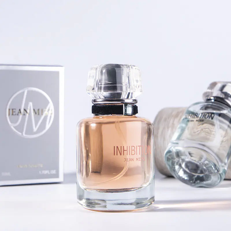Fresh and Natural Women's Perfume by Xiao Cheng Yi Xiang