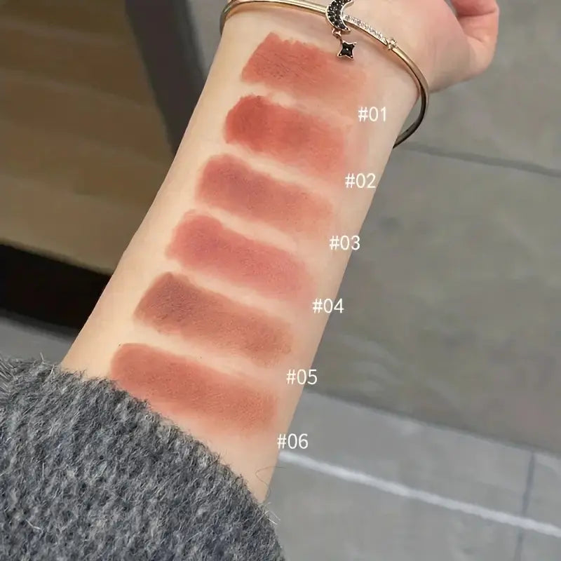 Matte Lip Glaze with Plumping Effect - 6 Colors