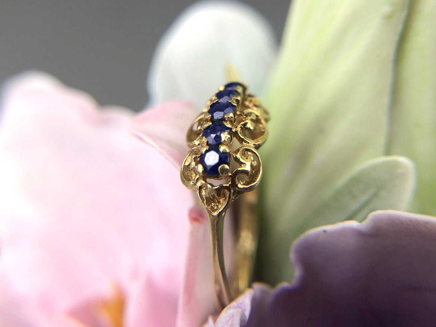 Vintage 14k Gold Sapphire Filigree Ring