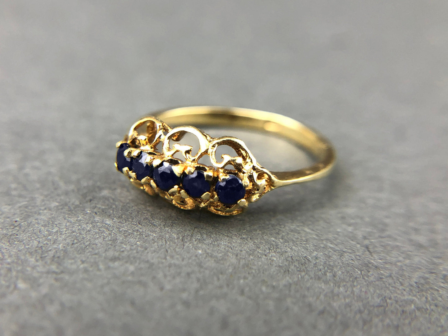 Vintage 14k Gold Sapphire Filigree Ring