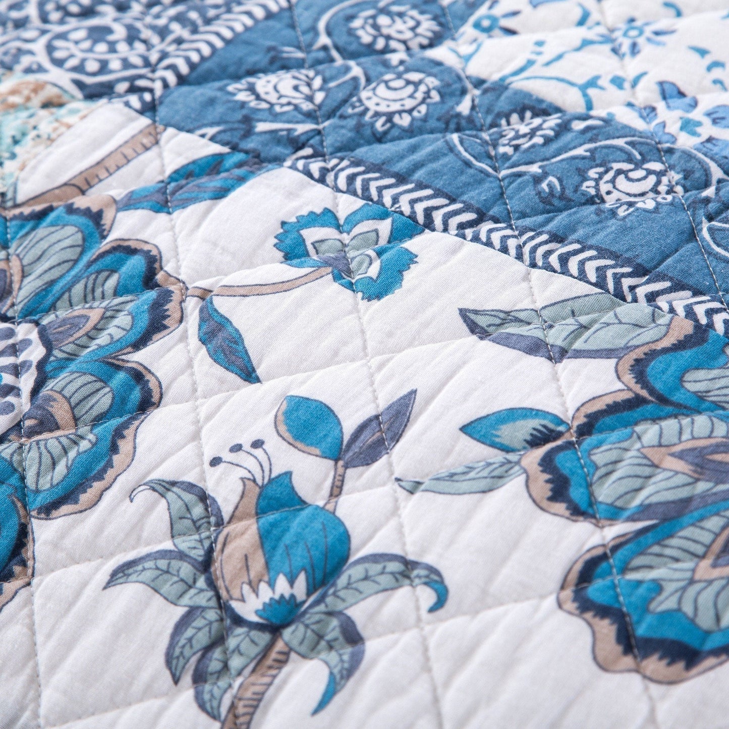 Blue Elegance Coverlet Quilt Set